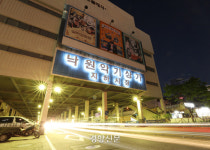 반백살 된 ‘낙원상가’···음악과 사람과 삶이 거기 있었다[포토다큐]