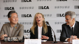 동물보호법 국회 통과 촉구하는 배우 킴 베이싱어[경향포토]