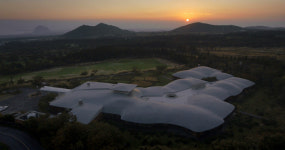 경계에 살다 간 건축가를 다시 돌아본다···영화와 전시로 만나는 이타미 준