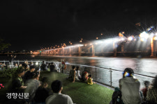 (7)몰개성의 남쪽과 이국적인 북쪽 잇는, 세계 최장의 ‘교량 분수’[손아람 작가의 다리를 걷다 떠오르는 생각]