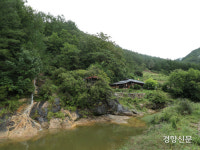 강원도 오지 마을에서 보낸 고즈넉한 하룻밤··· 정선 덕산기계곡에 찾아온 가을