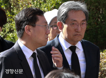노영민 대통열 비서실장과 양정철 민주연구원 원장 [경향포토]