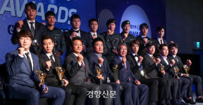 11월25일 한계령 고개를 못 넘었다, 눈꽃 보느라[경향이 찍은 오늘]