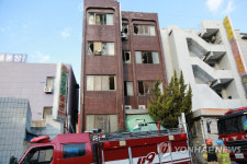 충남 아산 여관서 불…7명 부상