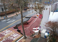 고양 백석동 도로 ‘30m 땅 꺼짐’…시민 불안
