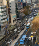 부산 동래~서면 중앙버스전용차로 시행 첫날…일반 차로 극심한 정체 ‘주차장 방불’