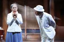 노장 배우들이 전하는 우리 시대 가족을 위한 위로…연극 ‘아버지와 나와 홍매와’