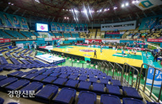 여자프로농구 관중 없이 경기[경향포토]