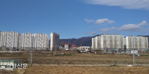 고층아파트 둘러싸인 화순읍 “무등산 안 보여”