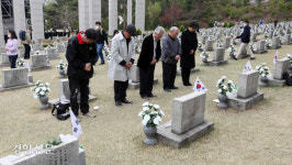 4.19민주혁명회차류자판기사업부 | 4월19일 4.19 혁명 60주년 “아! 민주주의”[경향이 찍은 오늘]