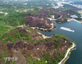 진화된 강원 고성 산불 [경향포토]