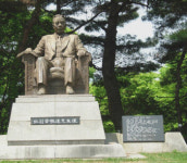 서울대공원 ‘인촌’ 동상 철거 ‘책임 떠넘기기’