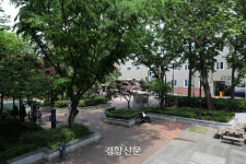 정동길 옆 소공원[정동길 옆 사진관]