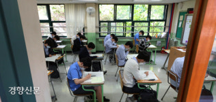 고3 올해 첫 수능 모의평가 ‘온라인 시험’ 혼란 반복 우려…감염병 대응형 입시 준비해야