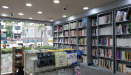 약국이자 서점…독자와 작가 모아 책도 냅니다, 익명으로!