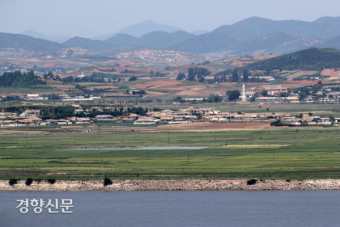모내기 하는 북한 주민들 [경향포토]