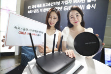 “베란다나 화장실에서도 와이파이 잘 터지게” ··KT 무선인터넷 상품 출시