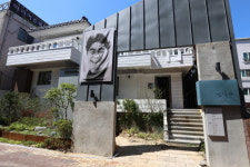 대구 김광석 스토리하우스에서 불···“김광석 유품 4점 태워”