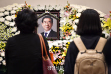 박원순 시장 고소한 피해자와 연대한다 온라인 운동 확산… 5일장 반대 청원은 50만명 돌파