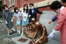 배화여고에 만들어진 항일독립운동여성상[경향포토]