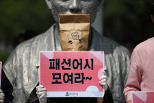 ‘근로기준법 준수’ 외침 50년 흘렀는데… 오늘도 숨죽여 버티는 ‘패션어시 노동자’[금주의 B컷]