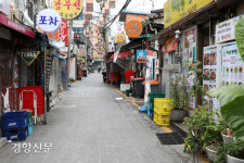 한산한 음식문화거리[경향포토]