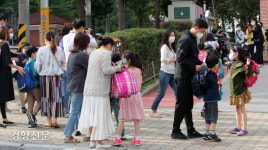 교사 “원격수업으로 학습격차 커져”···학부모도 ‘부담’ 호소