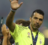 골로…선방으로…세월을 거스르는 유럽 축구의 노장들 “내 나이가 어때서”