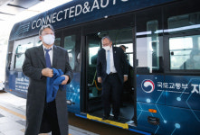 자율주행 버스, 실제 도로서 첫 시연 성공