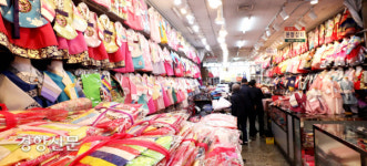 설 명절 특수 없는 한복상가[경향포토]