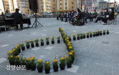 광주 백운광장에 세월호 리본[경향포토]