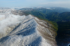 34년만에 5월 눈내린 대관령...1.6cm쌓여