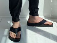 요즘 패션 대세는 집 앞 슈퍼에 가듯 슬리퍼에 편한 옷