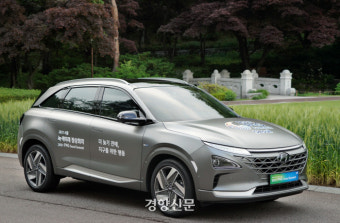 수소차 타고 퇴근한 문재인 대통령