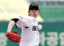 주전이 아프면 대체 선수 ‘쓱’…‘유통야구’로 선두 지킨 SSG