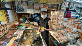 “용기 내 반찬 담아 갈 다회용기 가져오세요”