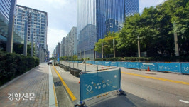 [단독]삼성전자 서초사옥에 154개 대형화분? 서울시 과잉대응···철거하라