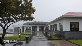 105년 제주 바다 밝혀온 산지등대...친환경 카페, 서점으로 변신