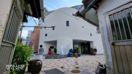 예술촌 변신 성매매 집창촌···가장 아픈 곳에서 가장 아름다운 꽃이 핀다[현장에서]