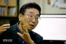 원용진 서강대 교수 “‘압축 성장’ 네이버에 사회적 책임 요구할 때”