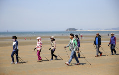 바다 명상, 해변 요가, 해변 노르딕워킹...해양치유가 뜨는 이곳