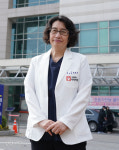 제33회 아산상 대상, 김우정 캄보디아 헤브론의료원장 수상