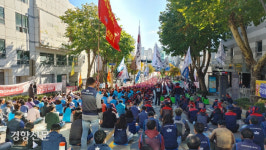 민주노총 강원본부 “비정규직 철폐” 촉구···춘천 도심서 집회