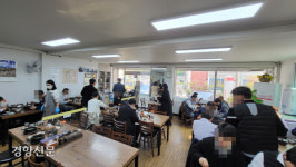 “이제 다시 장사 잘되겠죠?”…위드코로나 첫날 충북 청주지역 음식점 가보니