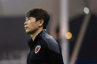 포항 ACL 준우승 이끈 김기동 감독 “연봉 8배 알 힐랄과 힘든 싸움, 내년엔 팬들에 우승 선물 약속”