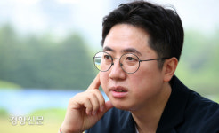 이동학 민주당 청년최고위원 “홍남기, 아들 특실 입원 직접 해명하라”