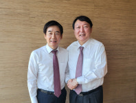 윤석열, 민주당 출신 호남 무소속 이용호 영입 천군만마 얻은 듯