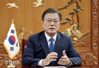 문 대통령, 미국 주최 정상회의서 “민주주의 위기…코로나 가짜뉴스 억제책 못찾아”