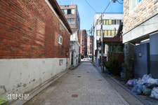 물탱크, 병원 대신 집 짓고 쪼갰더니…절반은 어디에 사는가