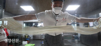수타손짜장 옆 매점 자판기 | 제주의 수타 전문점에서 맛보는 옛날 짜장 [오늘도, 배부른 소리]